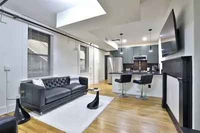 Image de New~UrbanMiNimalist~ Condo: Otr + Parking
