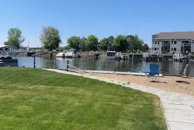 Image de Charming 2-bedroom riverfront cottage in tranquil Au Gres with WiFi, Ac