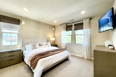 Image de 2 Bed/2 Bath Luxury Townhome In Portola Springs Irvine