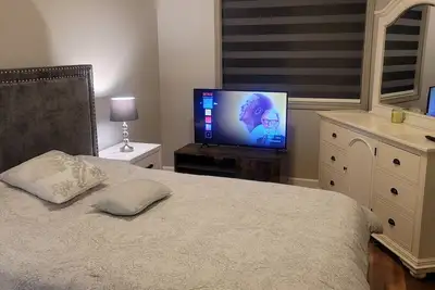 Image de Cozy 1-bedroom shared in one  apartment with WiFi  in lovely Edmonton