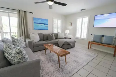 Image de 2Min Walk to Private Beach Access 3-bedroom house with WiFi, Anna Maria Island