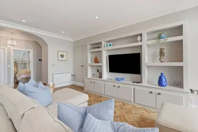 3 Croft House - Beach Front, Sea Views, Parking