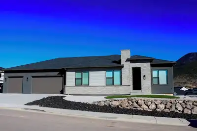 Image de \nMOUNTAIN View Retreat \nNew Property, movie theater, mountain views, 7 bedrooms
