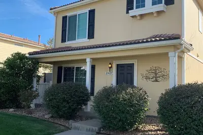 Image de Charming 3bed 2. 5 bth, Cozy, close to Dia, 2 Car Garage, Great Back yard Ac, WiFi