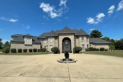Image de Luxury Estate nestled atop stunning mountaintop golf course!