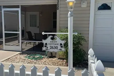 Image de Great location. Sleeps five with a four seater golf cart. No carpeting.