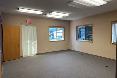 Image de Walk to Steele County Fair Ground park with 3 parking spaces, sleep 5, have Ac.