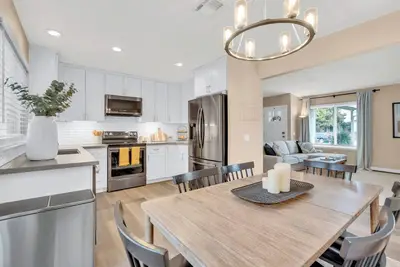 Image de Entire Home 4 miles to Downtown & close to Airport