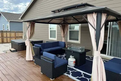 Image de Charming 2-bedroom house with Hot Tub & Fire-pit phenomenal Colorado Springs
