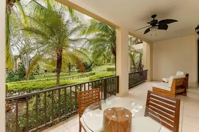 Image de Luxury 1-bedroom, 1 bath condo at the Breeze Private Residences Club w/amenities