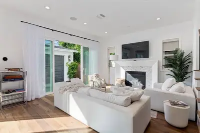 Image de Spacious Modern 5bd Farmhouse in Fabulous Culver City