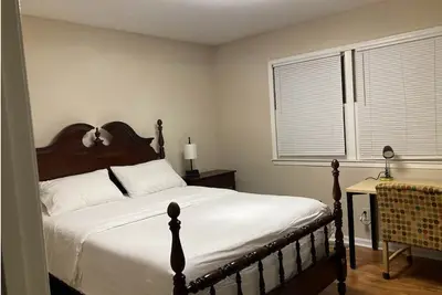 Image de big parking -2-bedroom with Ac and WiFi in brilliant Raleigh
