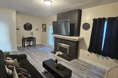 Image de Charming newly renovated 2-bedroom house with Ac, WiFi in nice neighborhood