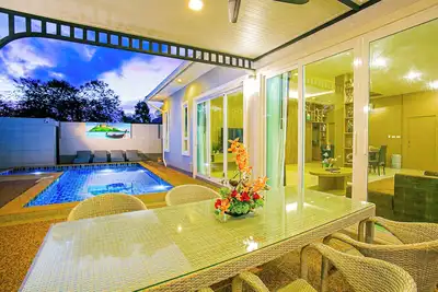Image de Smooth as Silk Gorgeous 3-Bedroom Pool Villa Just a Stone's Throw from the Beach