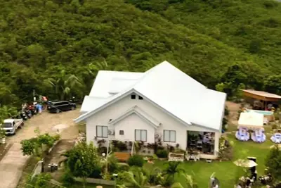 Image de Zane Green Haven - Spacious rooms & big backyard overlooking the hills & sea