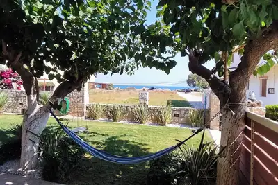 Image de 50m from the beach cosy spacious family house, 4bedrooms & 4bathrooms & bbq area