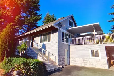 Image de Entertainers dream house on acreage in city! Sleeps 15!