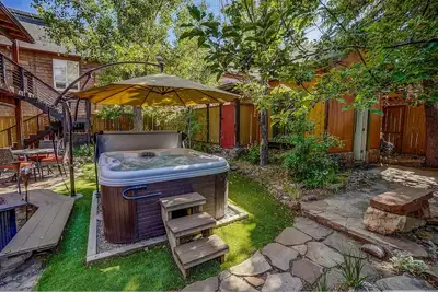 Image de Downtown Flagstaff House: Hot Tub in Private Yard