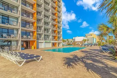 Image de La8 Cozy condo right on the ocean at \"Landmark\"