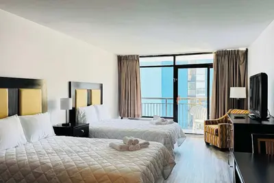 Image de La11 Great condo right on the beach+pool+Hot tub
