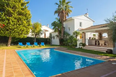 Urbia - Xeckin Holidays