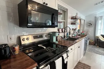 Image de Beautiful Cottage! Your Home Away From Home. 4 miles from Disney, Kissimmee