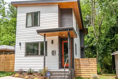 Image de 3 Bedroom Modern Home Downtown