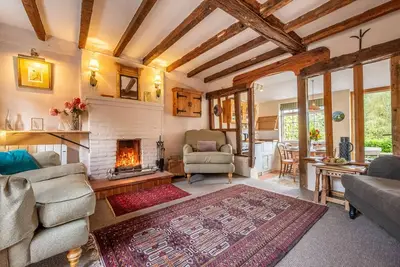 Image de Devine wooden beamed cottage in the heart of England’s best preserved medieval village - Weavers Cot