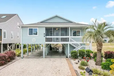 Image de Updated Sunset Beach home w/ a 3-minute walk to the beach. Parking for 5 cars.