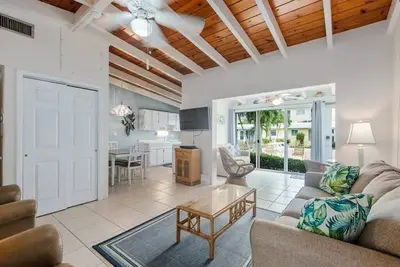 Image de 65 Standard - Island Vibes - Your Perfect One-Bedroom Villa in Siesta Key Awaits