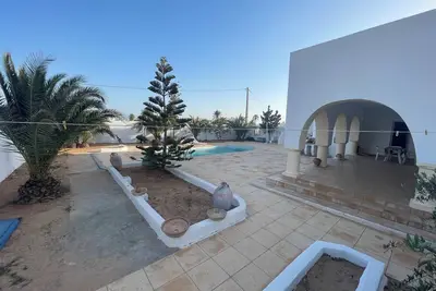 Image de Location longue durée: charmant hébergement à Djerba avec piscine et vue sur mer