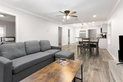 Image de Downtown Escape:3bd\/2b Modern Farmhouse mins to Iu