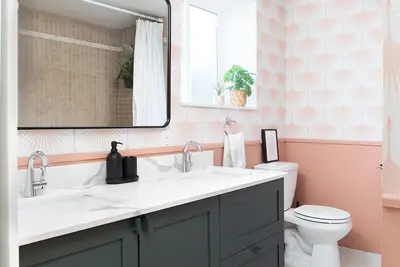 Image de Chic & Cozy 2br Walk to Ferry via Seattle & Dining Nearby