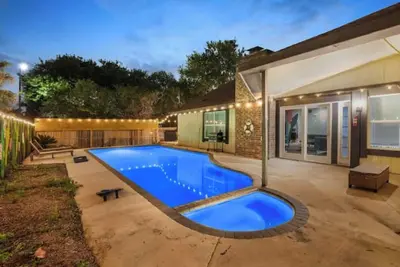 Image de SoHo Retreat-5brs home-Pool Patio Deck-Houston