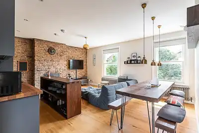 Image de Rustic and Contemporary Haven in Brixton