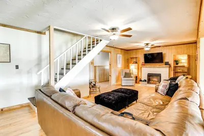 Image de Sweetwater Lake House w/ Covered Patio!