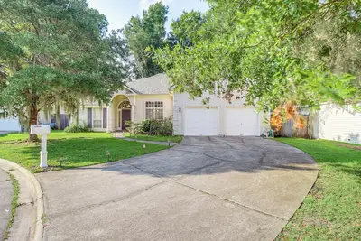 Image de Fenced Yard & Projector! Savannah Family Retreat