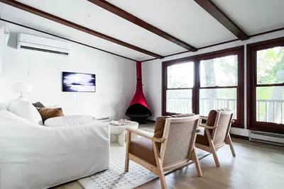 Image de Midcentury modern lake house