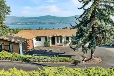 Image de The Gregory | Lake Views, Hot Tub, Theatre & Pool
