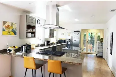 Image de Vintage house w/modern updates mins to Sf&Berkeley