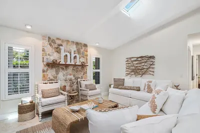 Image de Mangrove Cove: Home With Private Beach Access