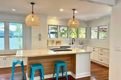 Image de Steps to beach! Beachside 4-bedroom house in Kailua with Ac & WiFi