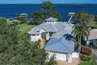 Image de Private Old Florida Lake House Retreat 5 bedroom 4 bathroom  home away from home