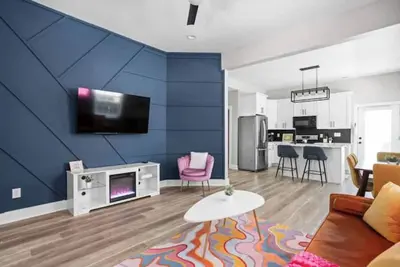 Image de Indy Adventure: Hot Tub, Arcade, Grill, Sleeps 8! \n