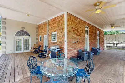 Image de Relax by the river in this serene mountain retreat with modern comforts