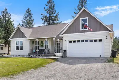 Image de Spacious Spirit Lake Family Retreat:7 beds, Hot Tub, Jetted Tub, Zipline & More!