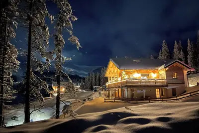 Exclusive 200 m² Luxury Chalet with Whirlpool & Sauna – Pure Relaxation