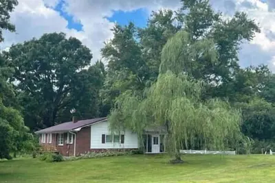 Image de Cozy 4 Bedroom Cottage on Historic 120 acre Farm
