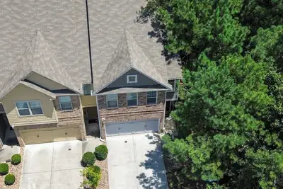 Image de Luxury Atlanta Oasis: Adjustable King Bed, Private Yard, & Park Proximity\n\n\n\n
