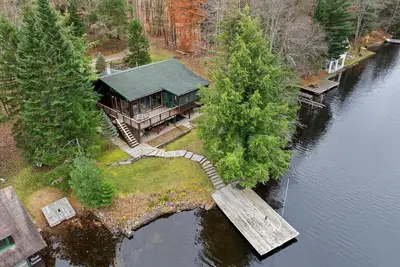 Image de Lakefront Escape, On Snowmobile Trail, Near Town